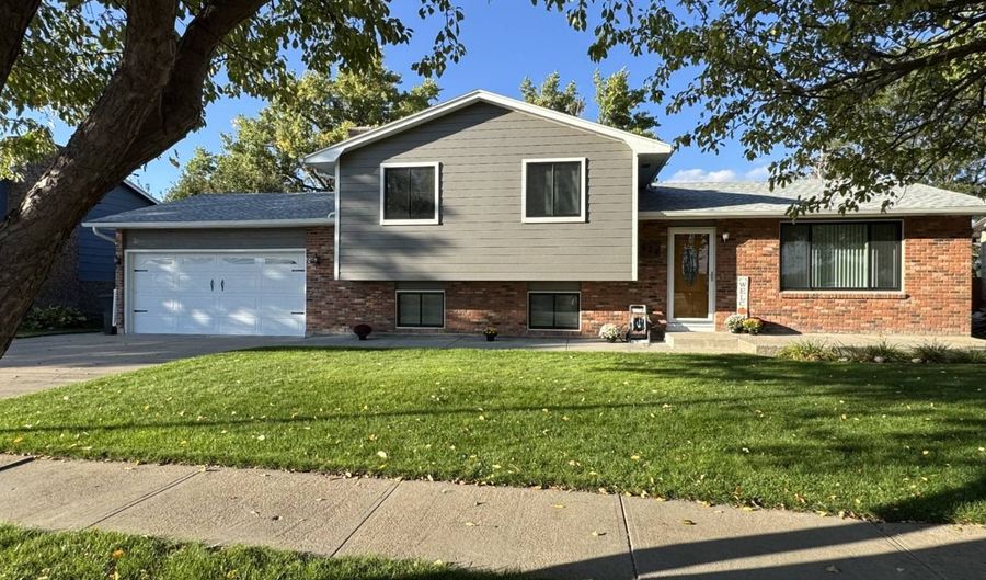 672 W 20th St, Alliance, NE 69301 - 3 Beds, 3 Bath