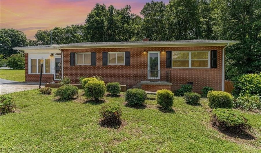 1839 Old Farmer Rd, Asheboro, NC 27205 - 2 Beds, 2 Bath