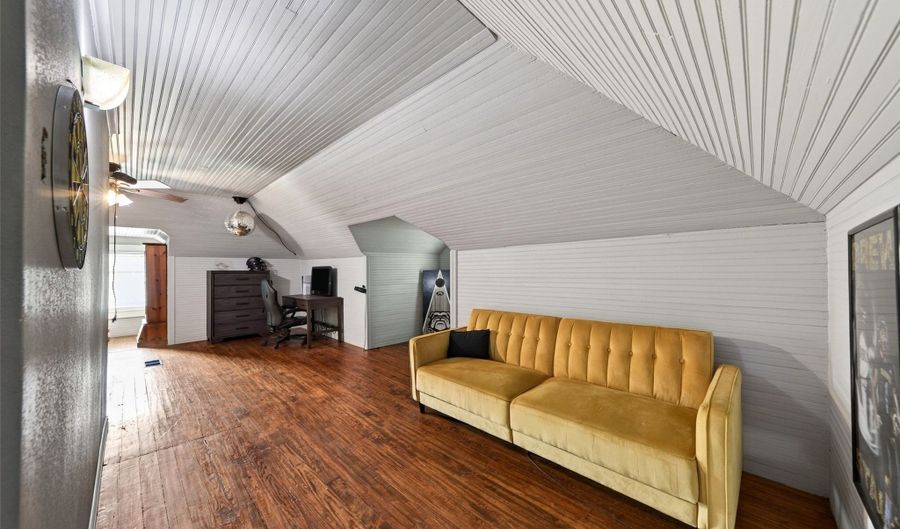 200 S Crane St, Alvord, TX 76225 - 3 Beds, 2 Bath