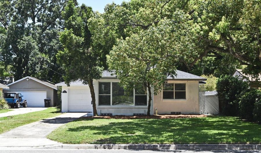110 W PAR St, Orlando, FL 32804 - 2 Beds, 2 Bath