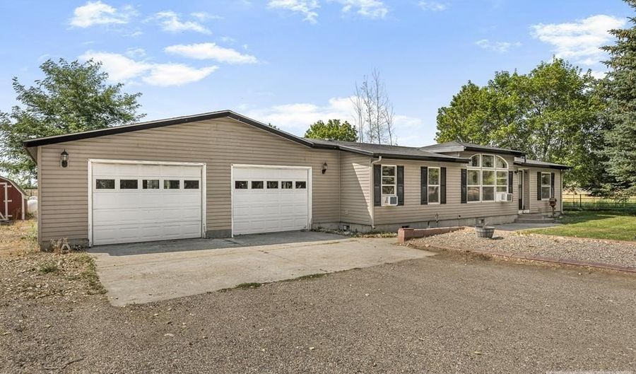 62 S 35 W, Blackfoot, ID 83221 - 3 Beds, 2 Bath