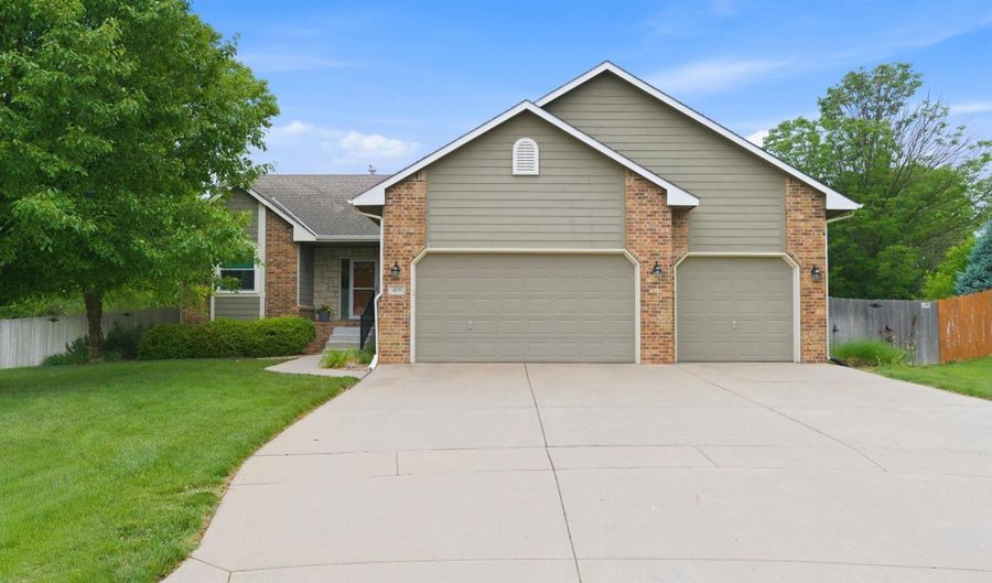 419 S Quail Run Ct, Andover, KS 67002 - 4 Beds, 3 Bath