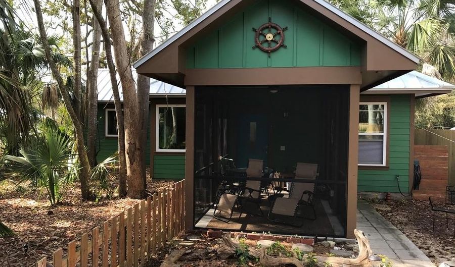 123 Ave L, Apalachicola, FL 32320 - 2 Beds, 1 Bath