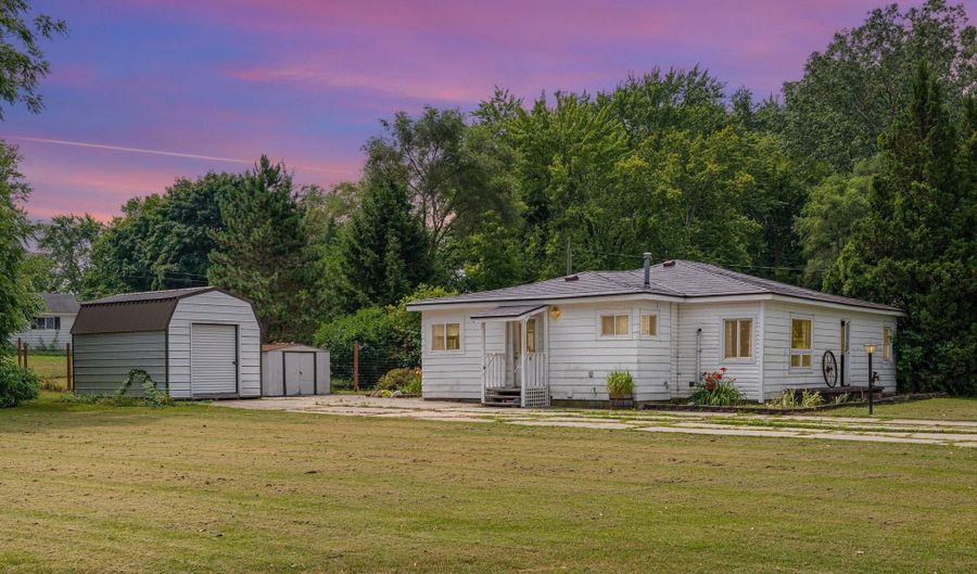 235 Riverside Dr, Alma, MI 48801 - 3 Beds, 1 Bath