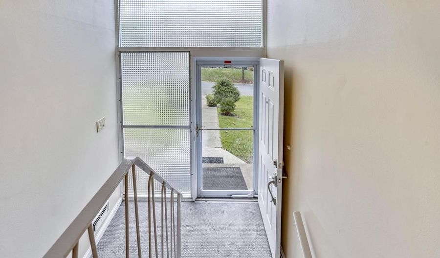 6048 ROSSMORE Dr, Bethesda, MD 20814 - 3 Beds, 3 Bath