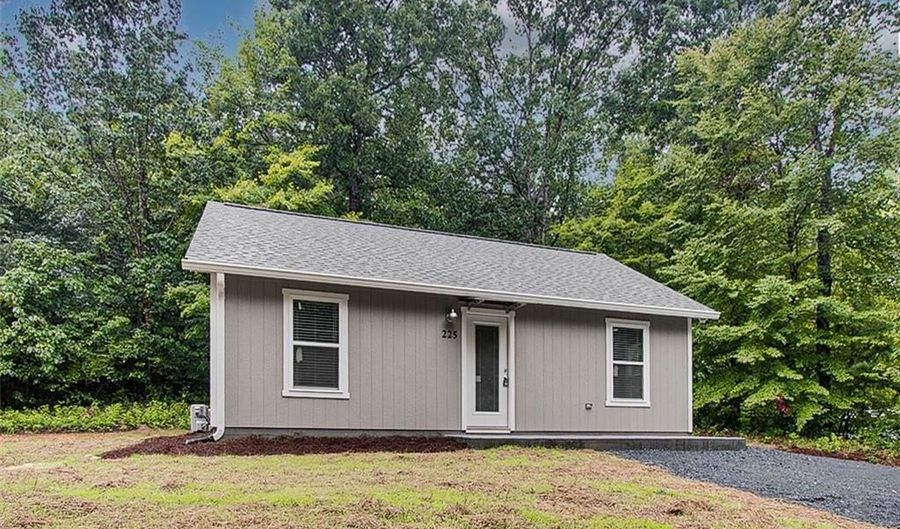 225 Cracklin Dr, Asheboro, NC 27203 - 2 Beds, 1 Bath
