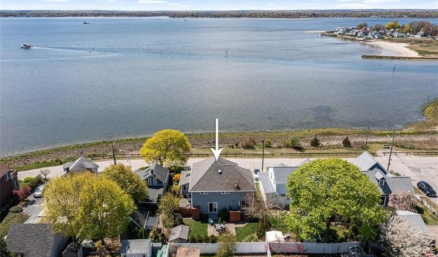 15 Shore Dr, Barrington, RI 02806 - 5 Beds, 4 Bath