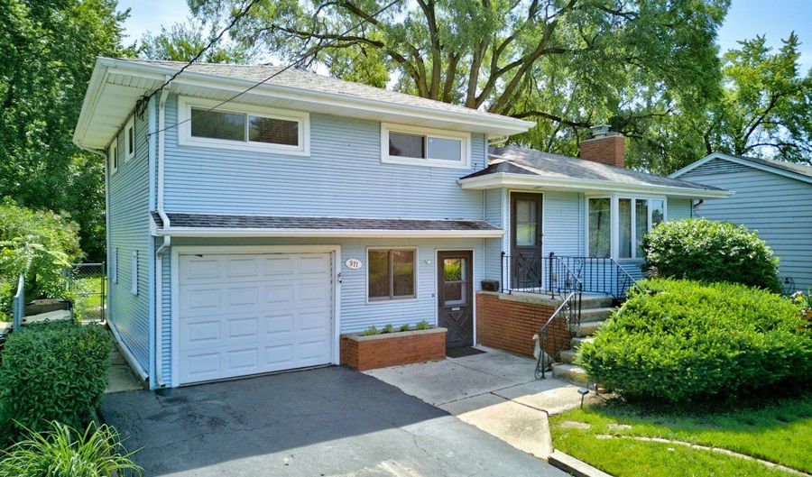 911 David St, Antioch, IL 60002 - 3 Beds, 2 Bath