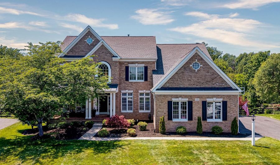 24168 SPRING MEADOW Cir, Aldie, VA 20105 - 4 Beds, 5 Bath