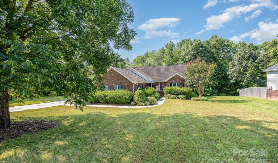 610 Mountain Pl, Albemarle, NC 28001 - 3 Beds, 2 Bath