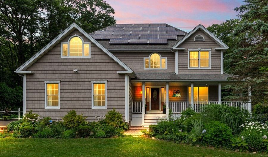 9 Santom St, Auburn, MA 01501 - 3 Beds, 3 Bath