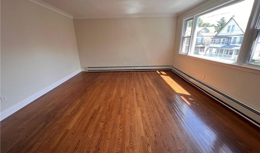 53 Pixlee Pl 2Nd Fl, Bridgeport, CT 06610 - 3 Beds, 1 Bath