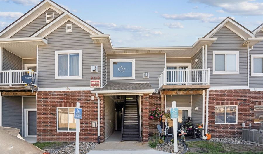 909 7th Ave SE 6, Altoona, IA 50009 - 3 Beds, 2 Bath