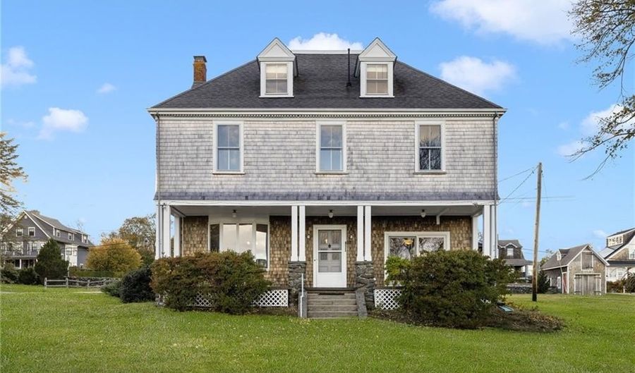 39 Walcott Ave, Jamestown, RI 02835 - 7 Beds, 3 Bath