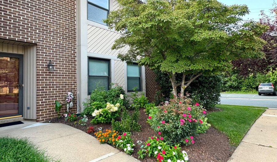 4016 SOCIETY Dr, Claymont, DE 19703 - 2 Beds, 2 Bath