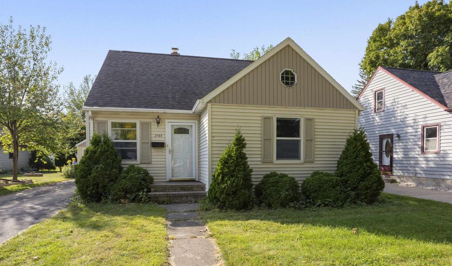 2103 N CLARK St, Appleton, WI 54911 - 3 Beds, 1 Bath