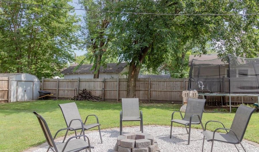 822 N C St, Arkansas City, KS 67005 - 3 Beds, 3 Bath