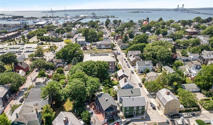 8 Cross St 2, Newport, RI 02840 - 2 Beds, 3 Bath