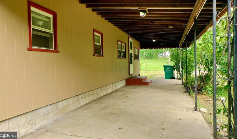 3351 MATHEWS Ln, Alburtis, PA 18011 - 2 Beds, 1 Bath