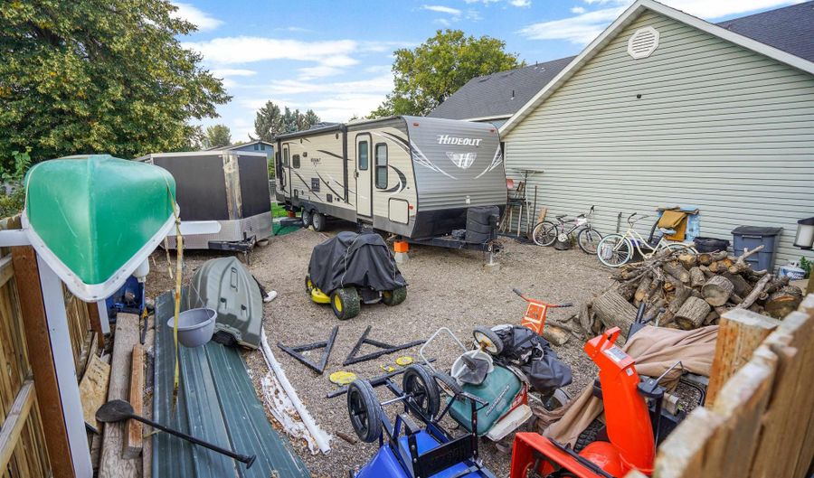500 E 19th St, Burley, ID 83318 - 4 Beds, 3 Bath