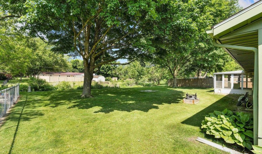 1210 Mcintyre Dr, Auburn, IN 46706 - 3 Beds, 2 Bath