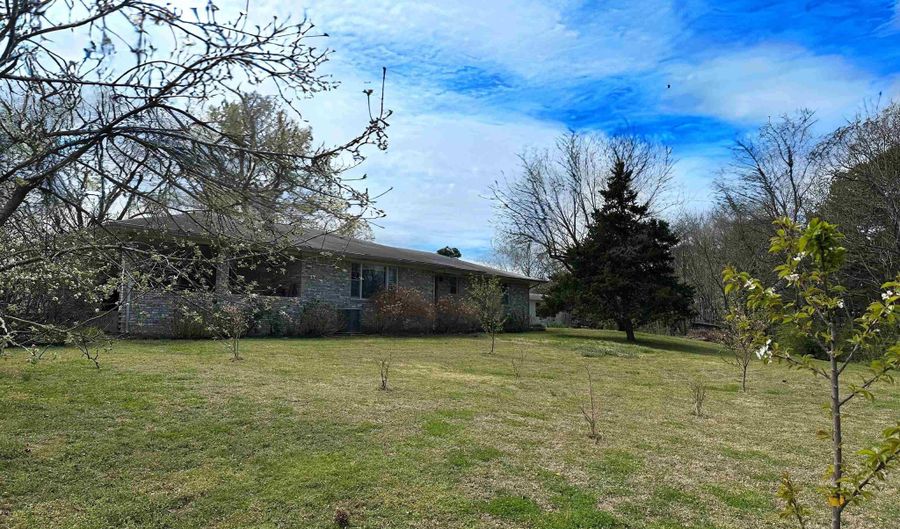 40 Sutton Ln, Batesville, AR 72501 - 3 Beds, 3 Bath