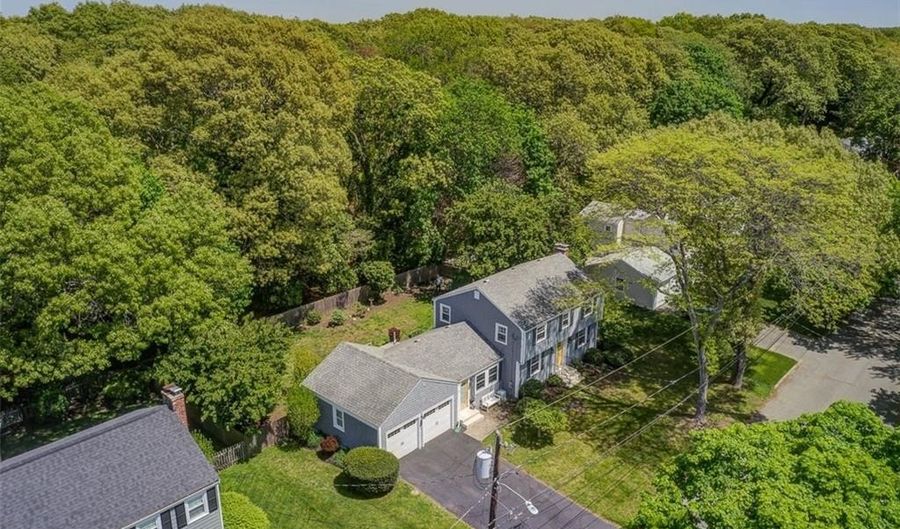 15 LAFAYETTE Rd, Barrington, RI 02806 - 4 Beds, 2 Bath