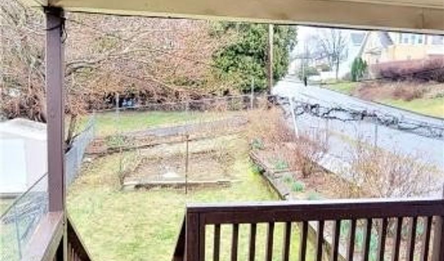 201 Irving St, Allentown, PA 18109 - 3 Beds, 2 Bath