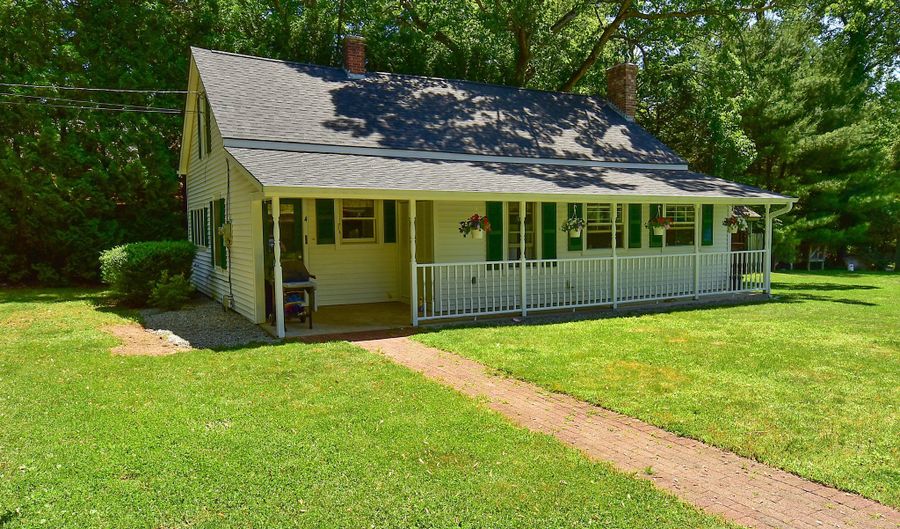 4 Bingham Rd, Canterbury, CT 06331 - 3 Beds, 2 Bath