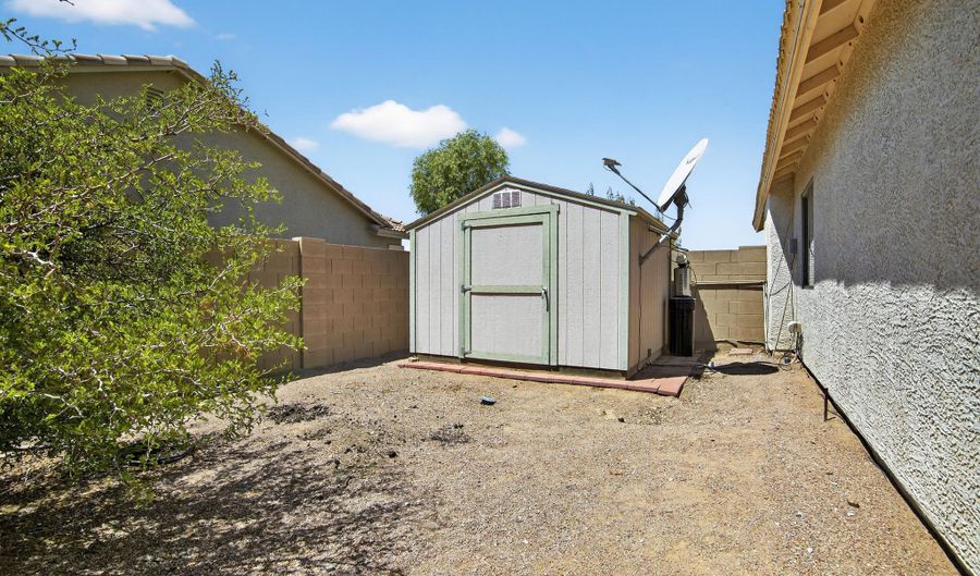 1015 E LINCOLNWOOD Cir, Casa Grande, AZ 85194 - 3 Beds, 2 Bath