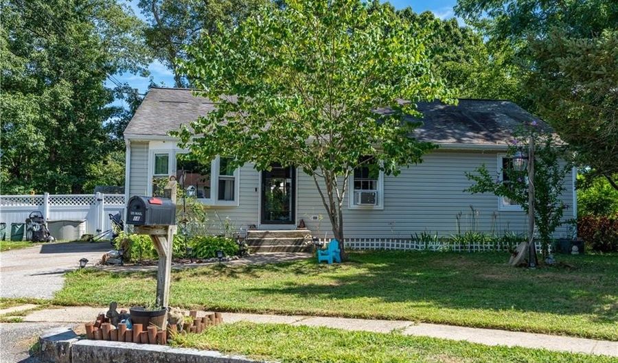 18 Allison Ct, East Providence, RI 02915 - 3 Beds, 2 Bath