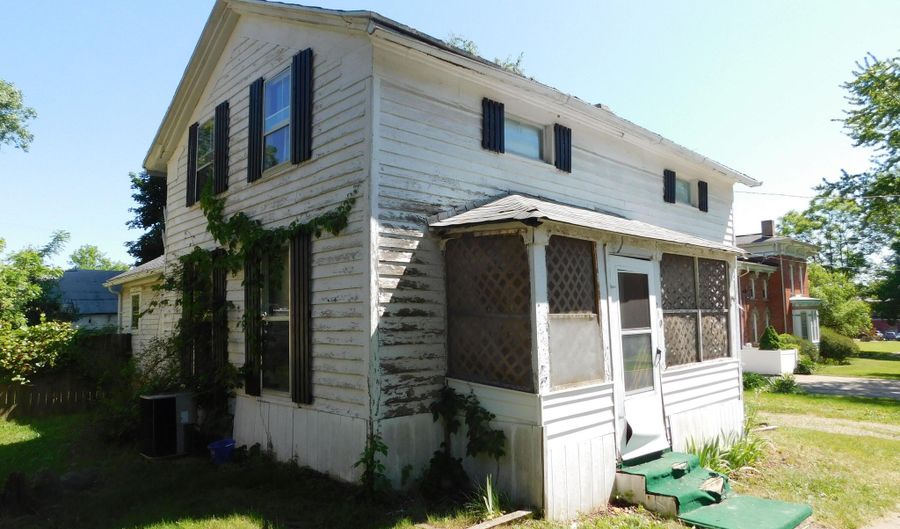 210 W Ash St, Albion, MI 49224 - 3 Beds, 1 Bath