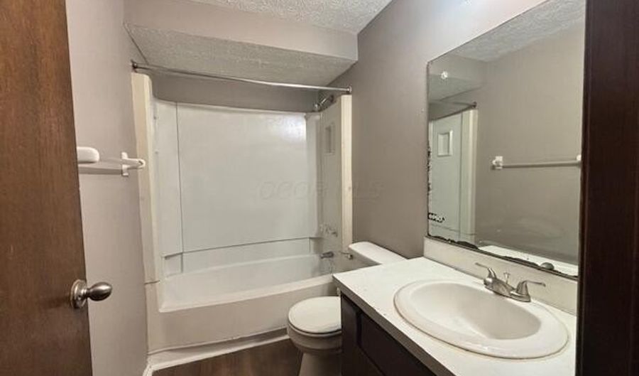 2621 Woodsedge Rd, Columbus, OH 43224 - 2 Beds, 2 Bath