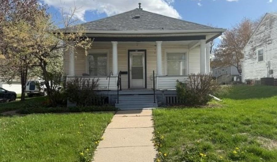 715 Central Ave, Auburn, NE 68305 - 3 Beds, 2 Bath