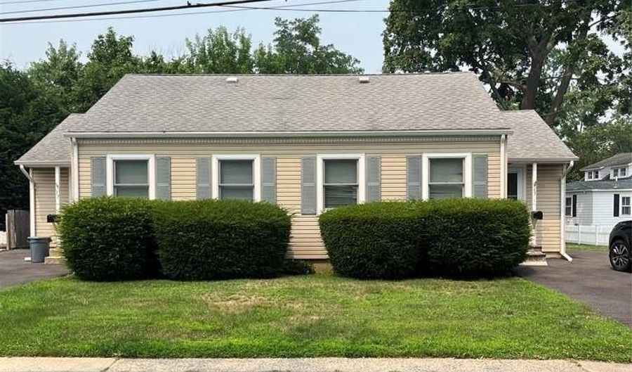 15 Cedar St, Amityville, NY 11701 - 2 Beds, 2 Bath