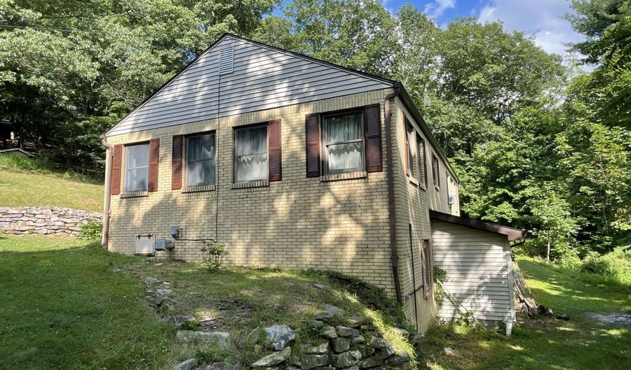 3414 Gwin Rd, Altoona, PA 16601 - 2 Beds, 1 Bath