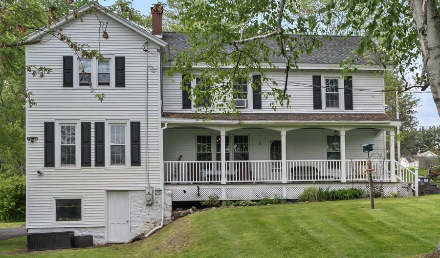 202 Steadwell Rd, Amsterdam, NY 12010 - 4 Beds, 3 Bath