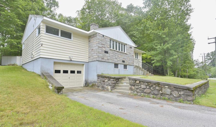 55 Epping St, Raymond, NH 03077 - 3 Beds, 2 Bath
