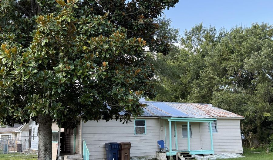 277 Nichols Dr, Biloxi, MS 39530 - 2 Beds, 2 Bath