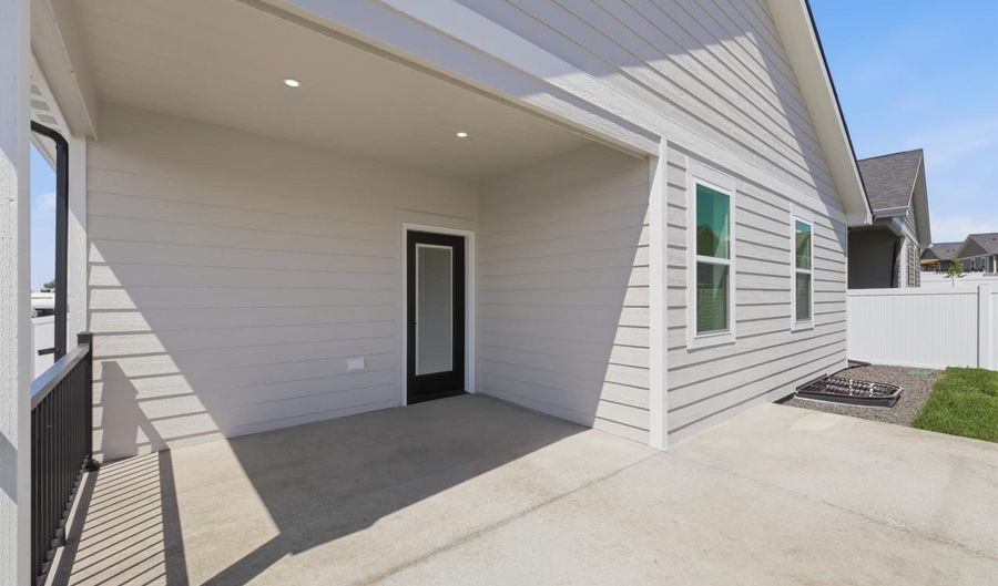 4051 SADDLEBACK Ln, Cheyenne, WY 82001 - 2 Beds, 2 Bath