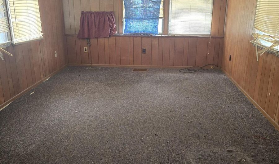 407 Orangewood Dr, Altoona, PA 16601 - 2 Beds, 1 Bath