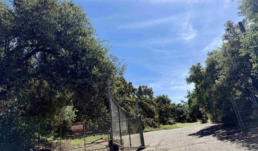 3135 E Valley Pkwy, Escondido, CA 92027 - 0 Beds, 0 Bath
