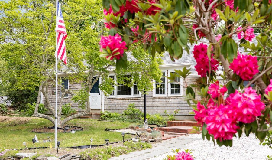 20 Sun Cir, Bourne, MA 02532 - 2 Beds, 1 Bath