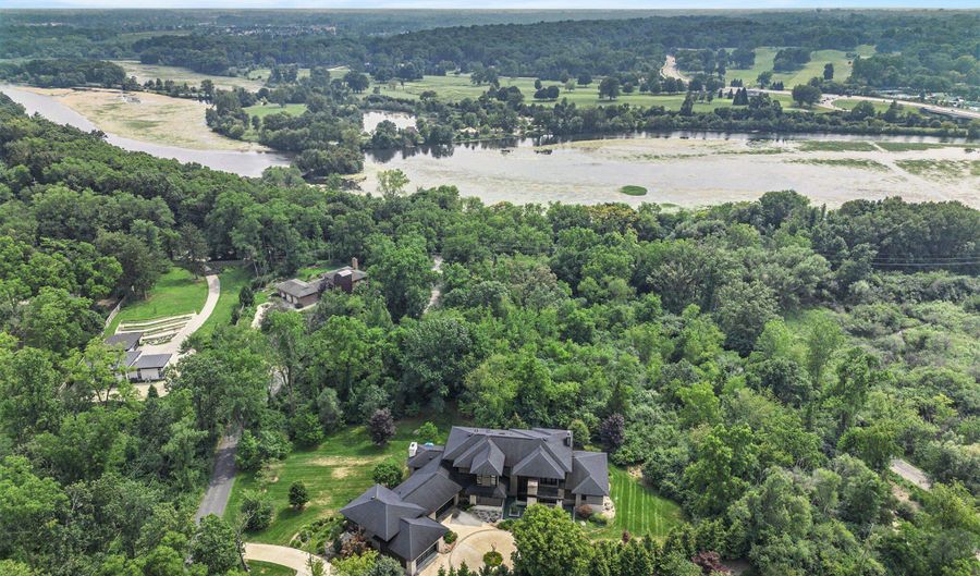 307 Windy Crest Dr, Ann Arbor, MI 48105 - 5 Beds, 7 Bath