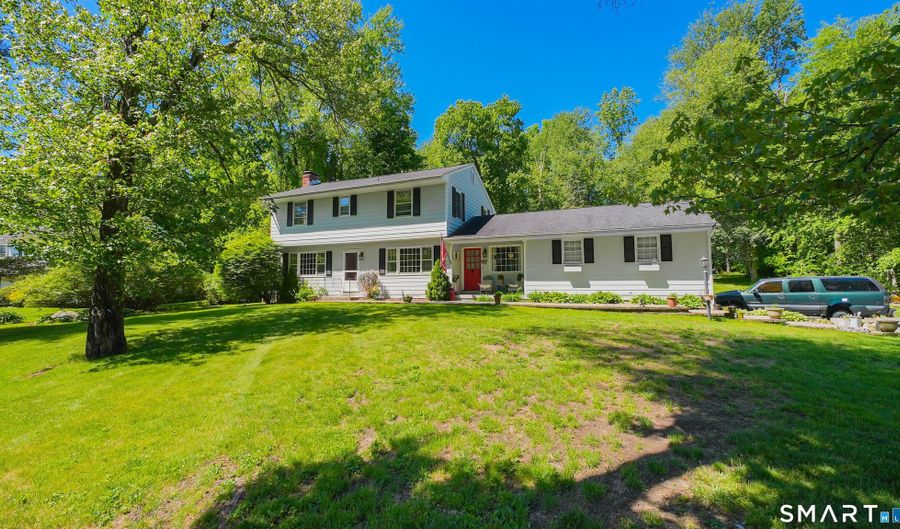 27 Powder Horn Hl, Brookfield, CT 06804 - 4 Beds, 3 Bath