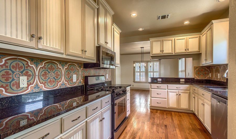 410 Kokomo, Alamo Heights, TX 78209 - 4 Beds, 3 Bath