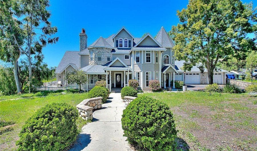 750 Jericho, Fallbrook, CA 92028 - 5 Beds, 5 Bath