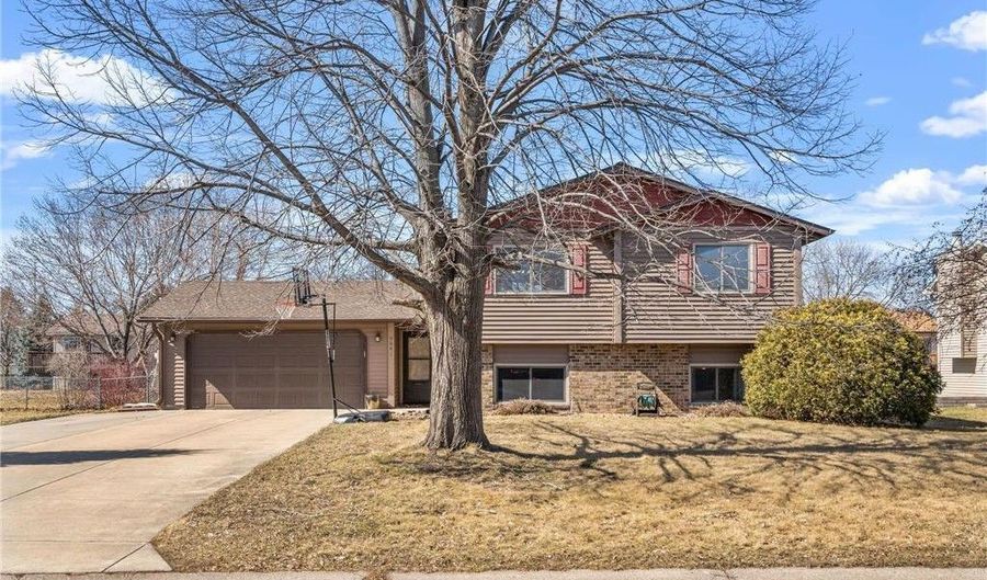 9641 Upton Ave N, Brooklyn Park, MN 55444 - 4 Beds, 2 Bath