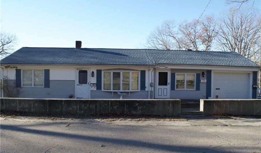 78 Edgewater Dr, Blackstone, MA 01504 - 1 Beds, 1 Bath