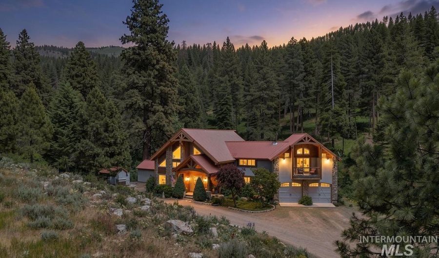 2326 Private Rd, Cambridge, ID 83610 - 3 Beds, 3 Bath